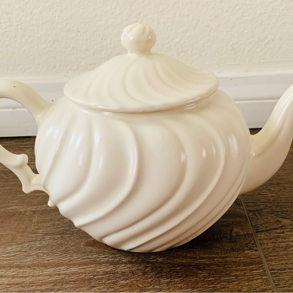 Vintage Franciscan Coronado Coffee/Tea Pot off white/Cream